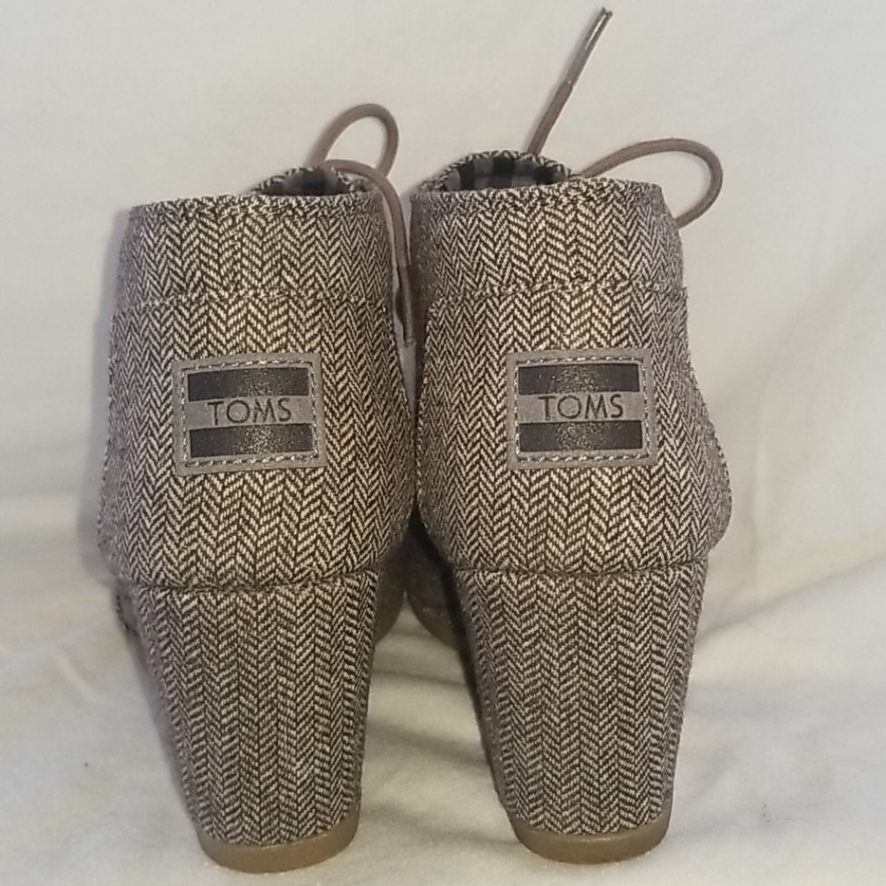 Toms - Picture 3 of 7